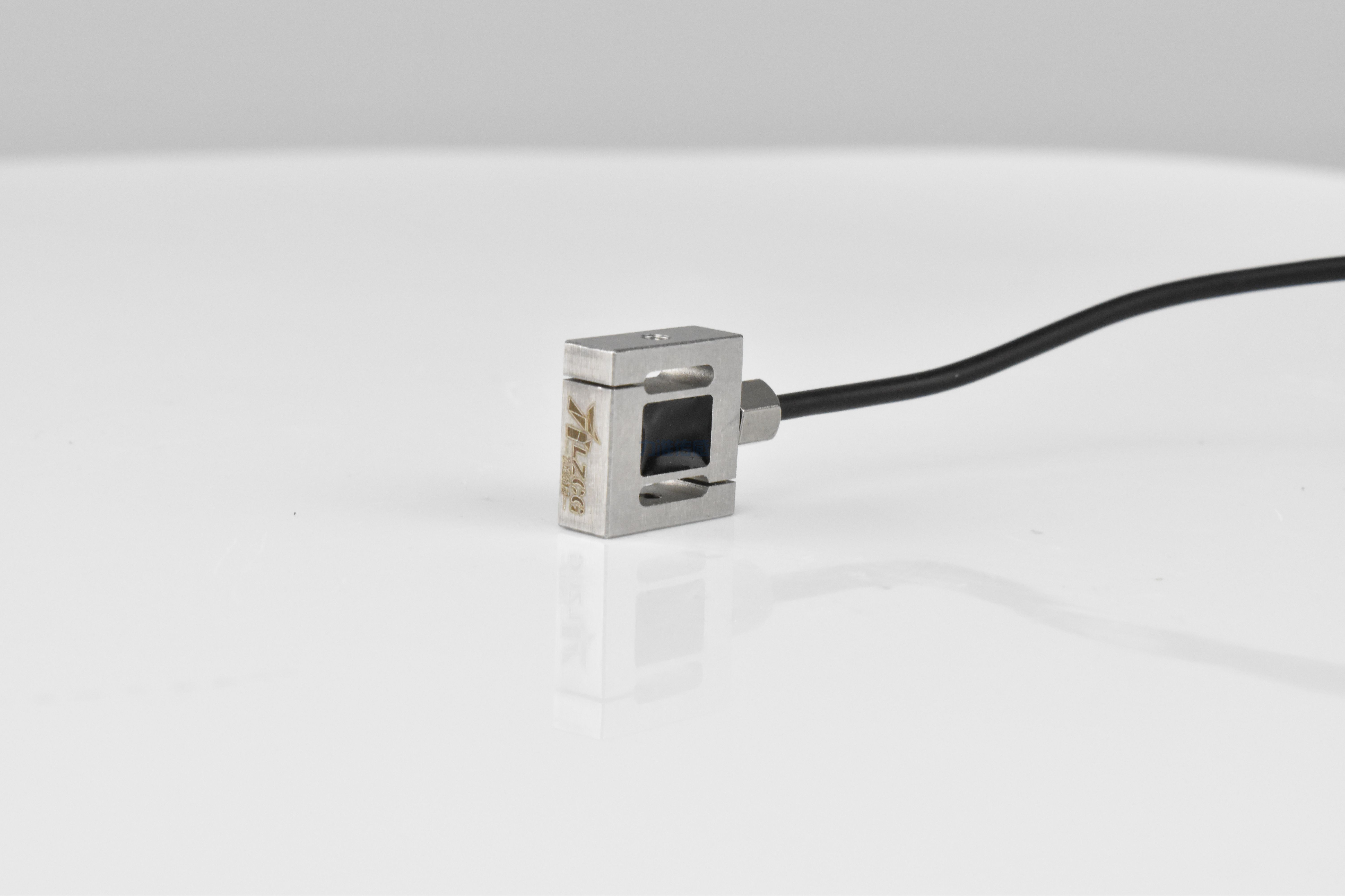 工業(yè)自動(dòng)化領(lǐng)域的機(jī)器需要傳感器提供必要的信息(圖1) DSC_0531.JPG